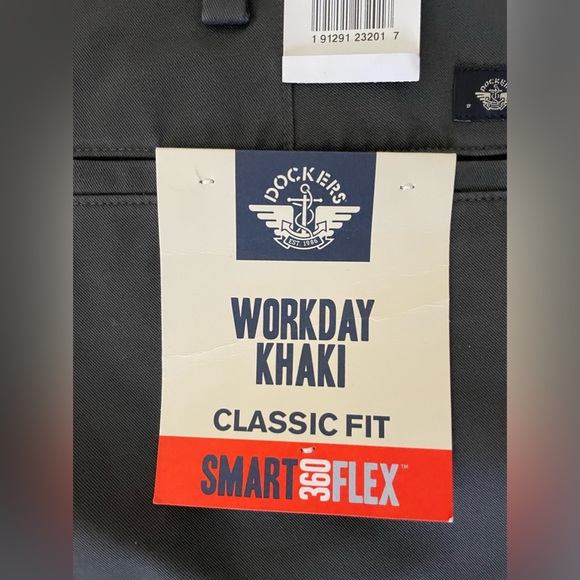 NWT DOCKERS Workday Khaki Classic Fit - Picture 7 of 8